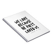 1 John 4:19 Wir Liebe, weil er uns zum ersten Mal  Notizblock (Rechte Seite)