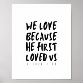 1 John 4:19 Wir Liebe, weil er uns zum ersten Mal  Poster (Vorne)