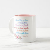 1 John 4:7 Bible Verse Regenbogentext Zweifarbige Tasse (Vorderseite Links)