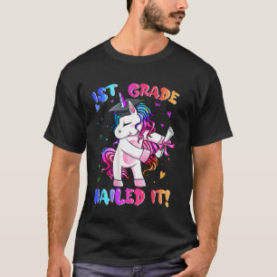 1. Klasse nagelte es Unicorn Happy letzten Tag von T-Shirt