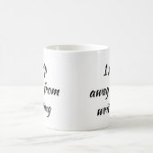 1 Klick weg vom Schreiben Kaffeetasse (Mittel)