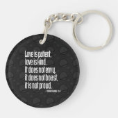 1 Korinther-13:4 runder Schlüsselanhänger (Rückseite)