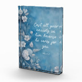 1 Peter 5:7 “Cast All Your Anxiety” Blue Floral Fotoblock (Rechts)