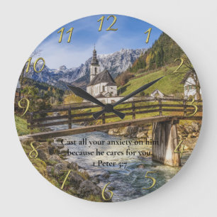 1 Peter 5:7 Kirche in der Nähe des Berges mit Flus Große Wanduhr