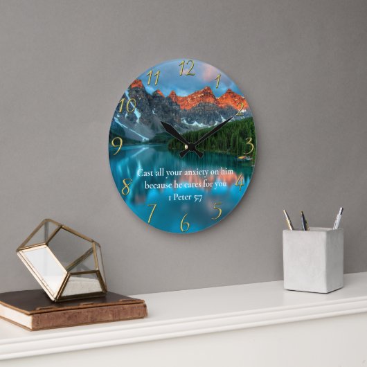 1 Peter 5:7 schöne Aussicht auf den See Große Wanduhr (Büro)