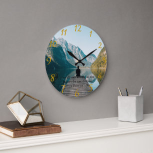 1 Peter 5:7 sitzt auf dem Dock Große Wanduhr