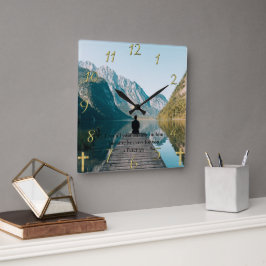 1 Peter 5:7 sitzt auf dem Dock Quadratische Wanduhr