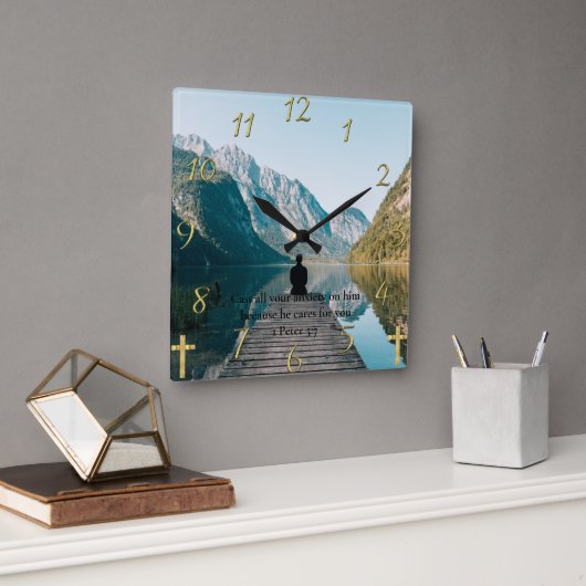 1 Peter 5:7 sitzt auf dem Dock Quadratische Wanduhr (Büro)