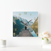 1 Peter 5:7 sitzt auf dem Dock Quadratische Wanduhr (Zuhause)