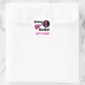 1 Rocks sein mit rosa Gitarre! Runder Aufkleber (Tasche)