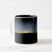 1 Samuel 15:22 Sonnenuntergang Schwarze Grenze Zweifarbige Tasse (Vorderseite Links)