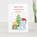 1. Weihnachtskartentafel Snowman Baby Card Karte<br><div class="desc">Dieses 1. Weihnachtsschneemodell ist für einen kleinen Jungen geeignet. Das Design umfasst einen Säugling-Schneemann mit blauem Schal und rot-blauem Hut,  einen Weihnachtsbaum,  Weihnachtsgeschenk und graue Schneeflocken. Das Karteninnere wurde leer verlassen,  sodass Sie Ihre eigenen aussagekräftigen Wörter hinzufügen können.</div>