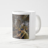 1. Weltkrieg 1918 Frauen in einer Munitionsfabrik Jumbo-Tasse (Vorderseite Rechts)