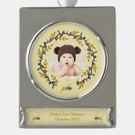 1st Christmas Deer with Wreath Yellow Banner-Ornament Silber (Vorderseite)