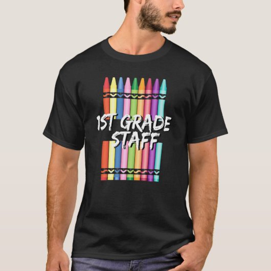 1st First Grade Staff Crayons T-Shirt (Vorderseite)