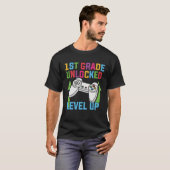 1ST GRADE LEVEL UNLOCKED Video Game Back to School T-Shirt (Vorne ganz)