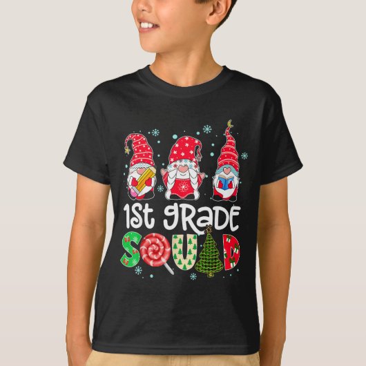1st Grade Squad Gnome Teacher Christmas Ne Buffalo T-Shirt (Vorderseite)
