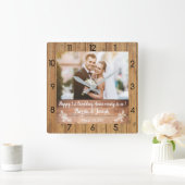 1st Wedding Anniversary Wooden Texture Clock Quadratische Wanduhr (Zuhause)