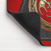 [200] Heiliger Goldener Skorpion auf Rot Mousepad (Ecke)