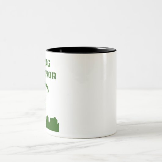 20200604-Warzone_Survuvor_002(1) Zweifarbige Tasse (Mittel)