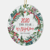 2020 Jahr Wir haben Zuhause Holly Wreath Weihnacht Keramik Ornament (Links)