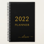 2022 Black Gold Girly Script Monogram Name Modern Planer<br><div class="desc">2022 Gold und Black Monogram Fügen Sie Ihren eigenen Skriptnamen 2022 Kalender Hochzeitsplaner. Das macht den perfekten 16 Geburtstag,  Hochzeit,  Brautparty,  Jubiläum,  Babydusche oder Junggeselinnen-Abschied Geschenk für jemanden,  der Lieben glamourösen Luxus und schicke Stile.</div>