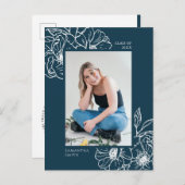 2022 Blauer Blumengarten Elegantes Foto Grad Ankündigungspostkarte (Vorne/Hinten)