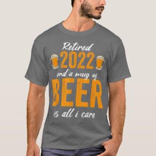 2022 erschöpft und eine Tasse Bier ist alles, was T-Shirt