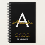 2022 Gold Black Monogram Elegant Planer<br><div class="desc">2022 Gold Black Monogram Name and Initial Spiral Notebook Planner. Das macht den perfekten 16 Geburtstag,  Hochzeit,  Brautparty,  Jubiläum,  Babydusche oder Junggeselinnen-Abschied Geschenk für jemanden,  der Lieben glamourösen Luxus und schicke Stile.</div>
