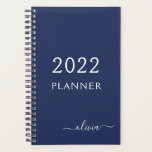 2022 Navy Blue White Girly Script Monogram Name Planer<br><div class="desc">2022 White and Navy Blue Monogram Fügen Sie Ihren eigenen Skriptnamen 2022 Kalender Hochzeitsplaner. Das macht den perfekten 16 Geburtstag,  Hochzeit,  Brautparty,  Jubiläum,  Babydusche oder Junggeselinnen-Abschied Geschenk für jemanden,  der Lieben glamourösen Luxus und schicke Stile.</div>