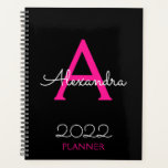 2022 Schwarz-Monogramm-Elegant Planer<br><div class="desc">2022 Hot Pink und Black Monogram Name und Initial Spiral Notebook Planner. Das macht den perfekten 16 Geburtstag,  Hochzeit,  Brautparty,  Jubiläum,  Babydusche oder Junggeselinnen-Abschied Geschenk für jemanden,  der Lieben glamourösen Luxus und schicke Stile.</div>