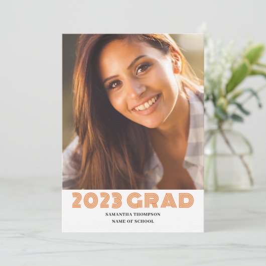 2023 Abschluss Foto Ankündigung (Stehend Vorderseite)