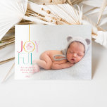 2023 FAMILY FOTO farbenfroher Typ moderne weiße Fa Feiertagskarte<br><div class="desc">von kat massard >>> WWW.SIMPLYSWEETPAPERIE.COM << Ein elegantes Kartendesign mit dem Zitat "JOYFUL",  kombiniert eleganten Schrifttyp mit Serifentypografie und schlichter Hintergrundfarbe,  sodass Sie eine persönliche Nachricht handschreiben können. Mit trendigem,  quadratischem Foto vorne für Ihr liebstes Foto!</div>