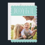2023 FAMILY FOTO Modernes, elegantes JOYFUL, sanft Feiertagskarte<br><div class="desc">von kat massard >>> WWW.SIMPLYSWEETPAPERIE.COM << Ein elegantes Kartendesign mit dem Zitat "JOYFUL",  kombiniert eleganten Schrifttyp mit Serifentypografie und schlichter Hintergrundfarbe,  sodass Sie eine persönliche Nachricht handschreiben können. Mit trendigem,  quadratischem Foto vorne für Ihr liebstes Foto!</div>