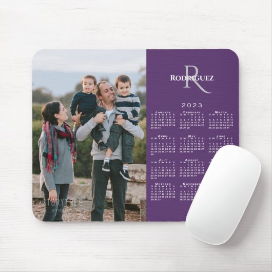 2023 Foto-Monogramm-Name für den Kalender auf Lila Mousepad (Mit Mouse)