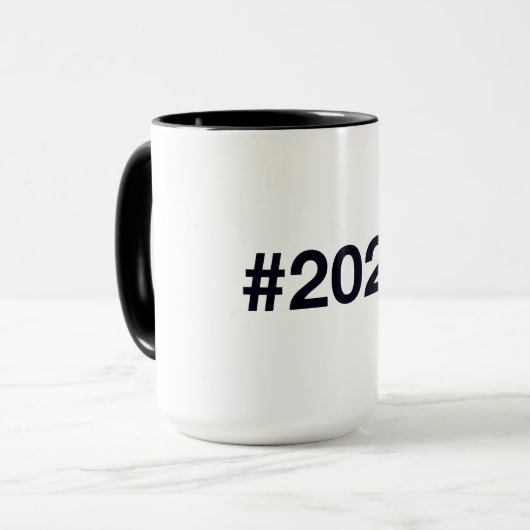 2023 Hashtag Tasse (Vorderseite Links)