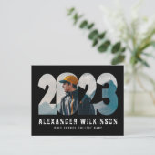 2023 Modernes, kühnes Script Einfaches Foto Abschl Ankündigungspostkarte (Stehend Vorderseite)