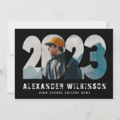 2023 Modernes, kühnes Script Trendy 4 Foto Abschlu Einladung (Vorderseite)