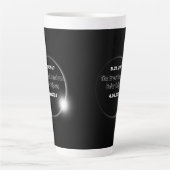 2024 & 2017 doppelt datierte Sonnenfinsternis Milchtasse (Vorderseite)