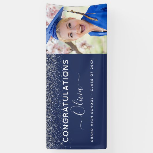 2024 Abschluss Glitzer Navy Blue Silver Modern Banner (Vertikal)