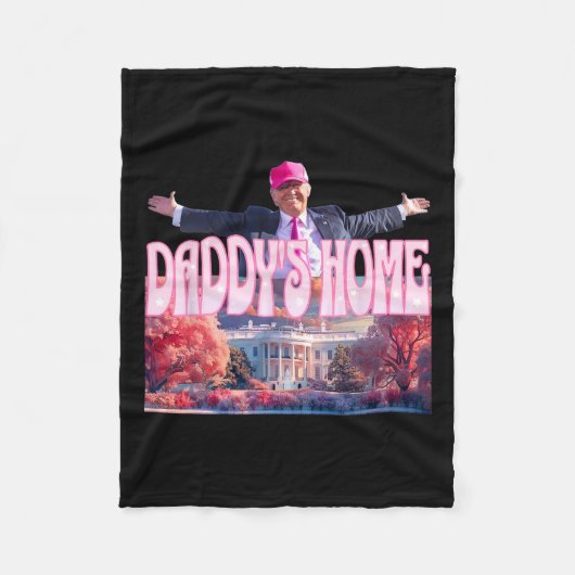 2024 Daddys Zuhause Funny Trump Pink America Bac Fleecedecke (Vorderseite)