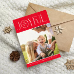 2024 FAMILY FOTO modern und elegant JOYFUL Rot<br><div class="desc">von kat massard >>> WWW.SIMPLYSWEETPAPERIE.COM << Ein elegantes Kartendesign mit dem Zitat "JOYFUL",  kombiniert eleganten Schrifttyp mit Serifentypografie und schlichter Hintergrundfarbe,  sodass Sie eine persönliche Nachricht handschreiben können. Mit trendigem,  quadratischem Foto vorne für Ihr liebstes Foto!</div>