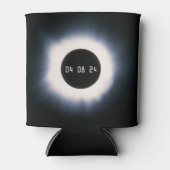 2024 Gesamtsolarauskitzel in Schwarz und Weiß Dosenkühler (Vorderseite)