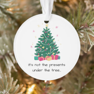 2024 ist es, der um den Baum-Akrylenschmuck herum Ornament