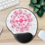 2024 Kalender Einzigartiger Rundgang Boho Rosa Blu Gel Mousepad<br><div class="desc">Behalt den Überblick über das Datum 2024 mit diesem schönen Kalendermousepad. Dieses einzigartige Design bildet die Form einer Blume, wobei die Kalendermonate in einem Kreis auf den Blättern stehen. Es hat ein Retro-Hippie / Böhmen-Look, mit einem marmorierten Hintergrund. Die Farben sind in Rosa, Weiß und Grau gehalten. Anpassen / Personalisieren,...</div>