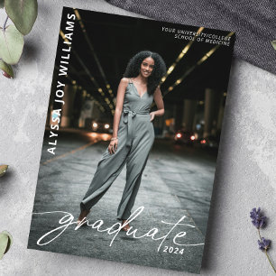 2024 Minimalistische Skript College-Absolventen-Fo Ankündigung