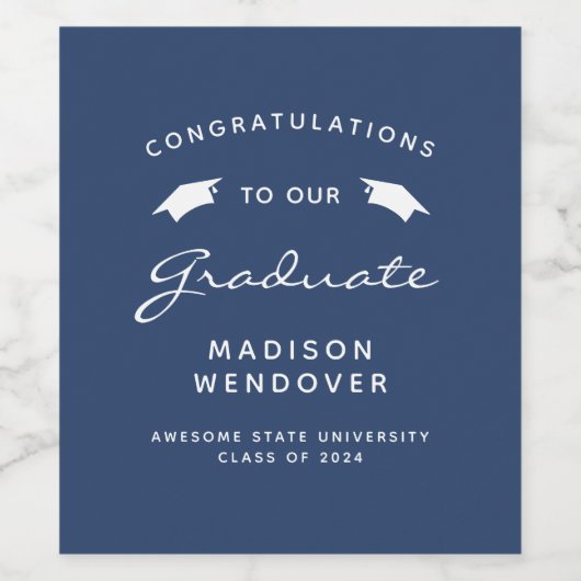 2024 Navy Blue White Script Cap Abschluss Weinetikett (Einzelnes Label)