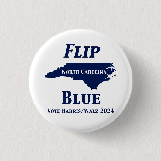 2024 North Carolina Blue gedreht Button (Vorderseite)