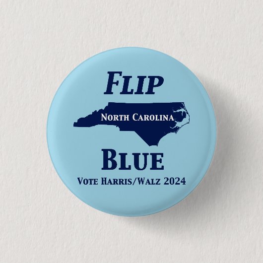2024 North Carolina Blue gedreht Button (Vorderseite)