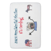 2024 Präsidentschaftswahl, es kommt! Badematte (Vorderseite Vertikal)